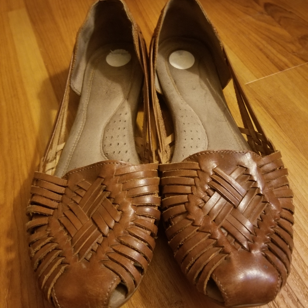 Natural Soul woven slip ons